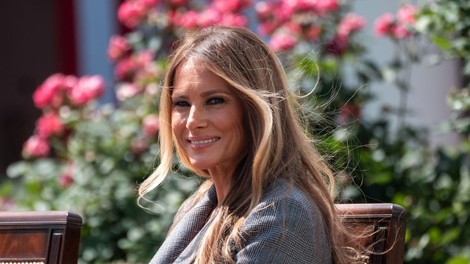 Lepotni triki Melanie Trump: krši pravila ličenja za starejše od 50 let, a še vedno izgleda čudovito