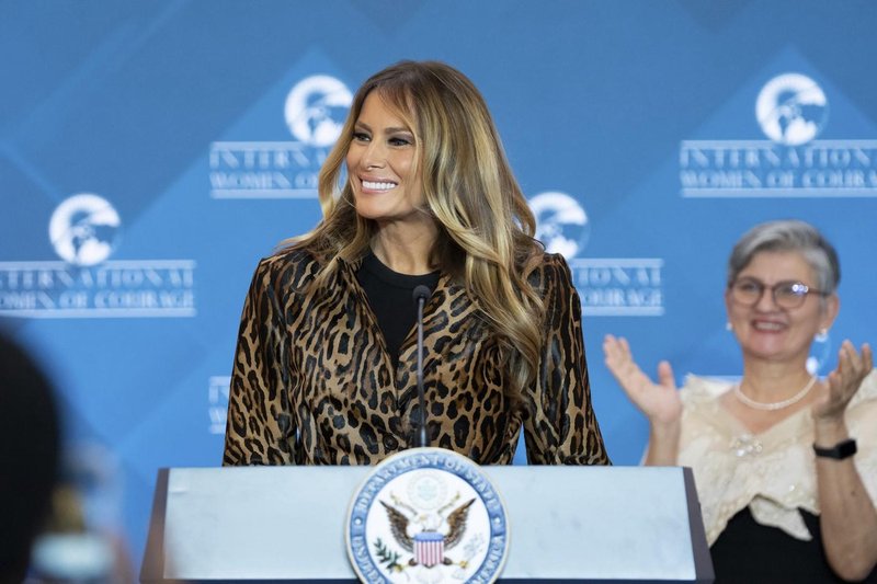 Melania Trump vpadljiv plašč oblikovalka Milly Park