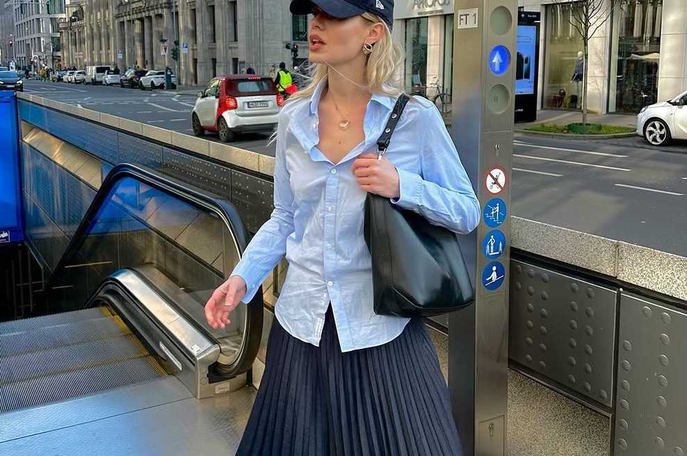 Stil dneva: Kako kombinirati plisirano krilo za svež urbani videz (foto: Instagram/@linda.sza)