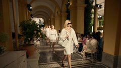 Italijanski glamur v pastelnih tonih: CHANEL vas vabi na jezero Como