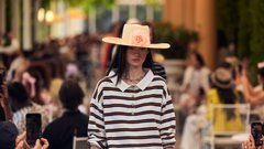 Italijanski glamur v pastelnih tonih: CHANEL vas vabi na jezero Como