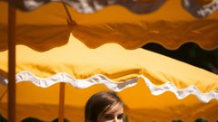 Italijanski glamur v pastelnih tonih: CHANEL vas vabi na jezero Como