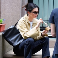 Kraljica minimalističnih stajlingov: Kendall Jenner na poti do pomladne osvežitve