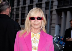 Donatella Versace v udarnem stajlingu svoje lastne znamke
