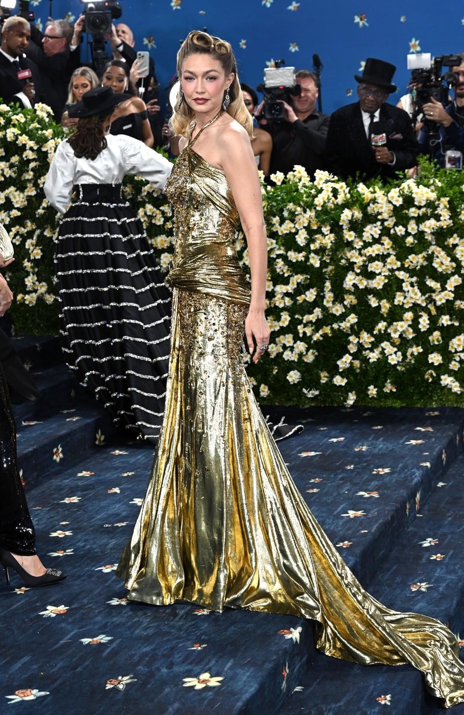 Gigi Hadid v Miu Miu