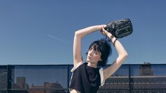 Top: MARGOT VII @margotvii.paris Krilo: JENDUE @jendueofficial Obutev: DUSK STUDIO @dusk_studio1 Zapestnica: Pimpinicchio New York  @pmp.ny Ura: LUAMAA @luamaawatches