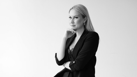 EVA ASSANI: Finalistka v kategoriji umetnik ličenja