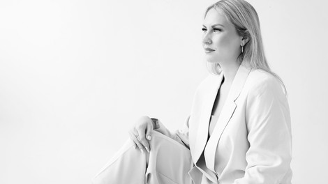 EVA ASSANI: Finalistka v kategoriji umetnik ličenja