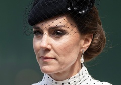 Kate Middleton ostaja zvesta tej obutvi, ki optično podaljša postavo (v omari ima skoraj 20 parov čevljev znanega oblikovalca)