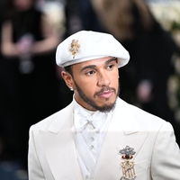 Lewis Hamilton: Od 'paddocka' do prestižnih stopnic na dogodku Met Gala
