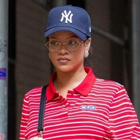 Rihanna postaja prava ikona nosečniške mode: Torbica, ki jo je izbrala, osupnila mnoge