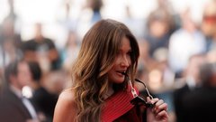 Carla Bruni filmski festival Cannes rdeča preproga