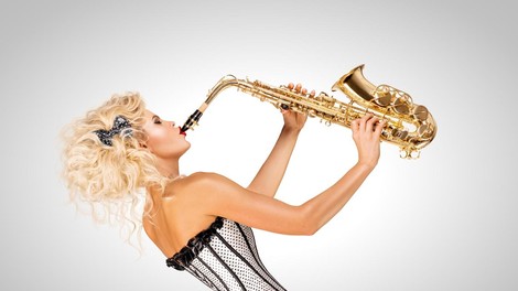 VIDEO: Preverili smo, kakšne asociacije v dekletih na uredništvu Elle vzbudi jazz (in dobili zanimive odgovore)