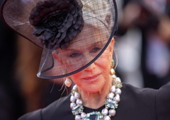 Eleganca, ki je zasenčila vse: Helen Mirren v glamurozni obleki (en detajl še posebej ukradel vso pozornost)