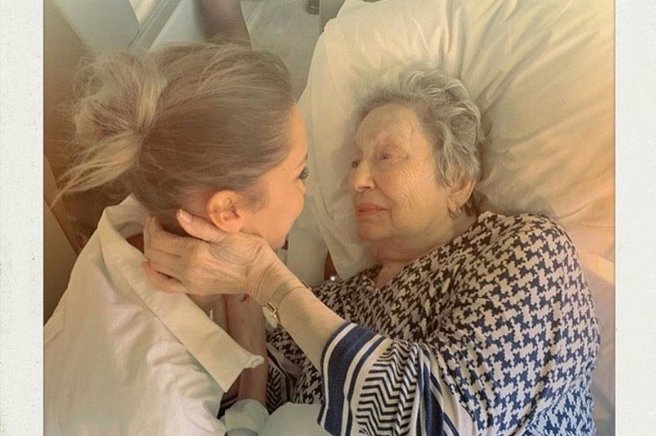 Kaj pomeni, če se v vaših sanjah pojavlja oseba, ki je pokojna?