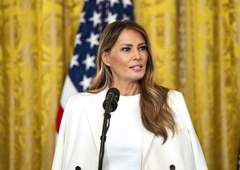 Melania Trump izdala svojo prvo zvočno knjigo: njen glas, ki razkriva osebno zgodbo, ustvarila umetna inteligenca