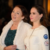 Bila je polna sanj, ko se je poročila z moškim, ki so mu napovedali še 2 leti življenja: zgodba Jane Hawking