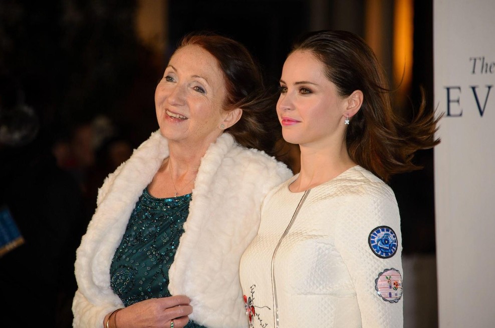 Bila je polna sanj, ko se je poročila z moškim, ki so mu napovedali še 2 leti življenja: zgodba Jane Hawking (foto: Profimedia)