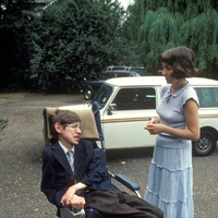 Napovedali so mu še 2 leti življenja, ko se je poročila z njim: zgodba Jane Hawking