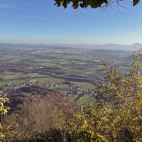 Gozdna idila nad Ljubljano: Šmarna gora je dobila hudo konkurenco, na tem hribu je nekaj magičnega!
