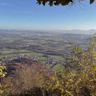 Jesenska idila nad Ljubljano: na tem hribu je nekaj magičnega! (Ne, ni Šmarna Gora)