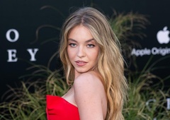 Sydney Sweeney v glamurozni večerni obleki: z Julianne Moore skupaj očarali na rdeči preprogi