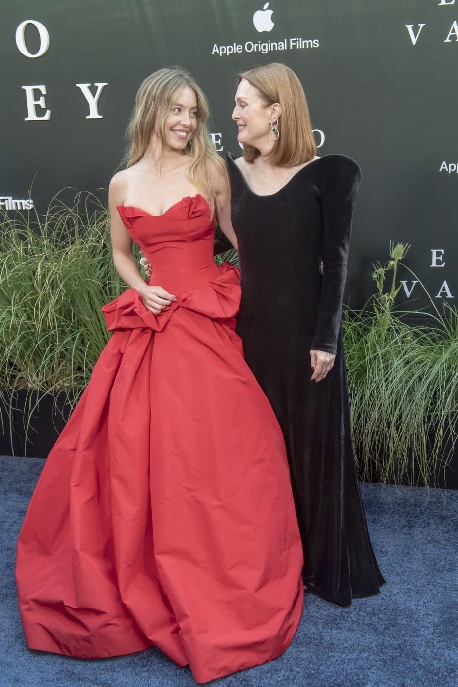 Skupaj s svojo soigralko iz filma Echo Valley, Julianne Moore, se je udeležila tudi oddaje Good Morning America. V napetem …