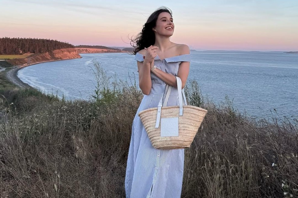 7 ključnih trendov poletnih oblek: od romantičnih rokavov do elegantnih bandeau krojev (foto: Instagram/@anastasiagerrans)