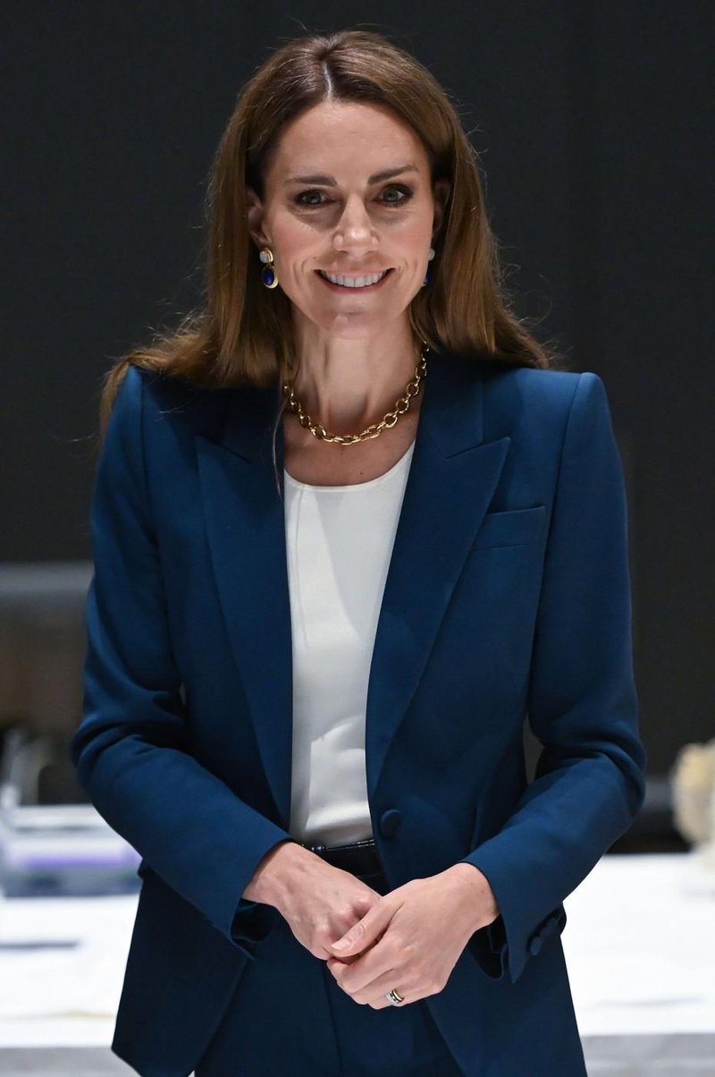 Kate Middleton očarala s temi elegantnimi uhani: cenovno dostopen nakit, ki je navdušil svet