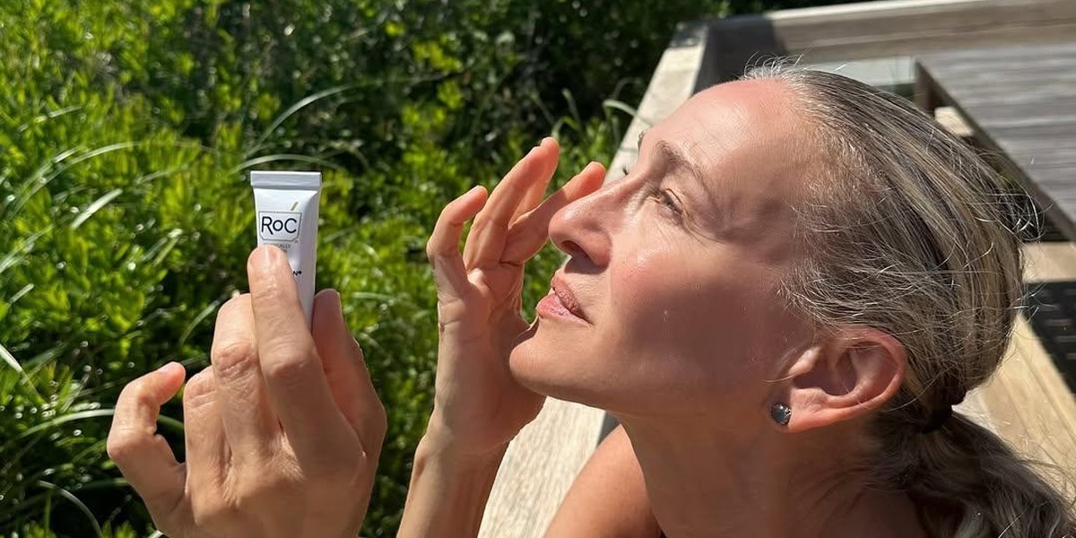 Francoska krema, ki briše podočnjake in utrujenost okoli oči (nanjo prisega Sarah Jessica Parker)
