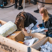 Že veste? V Ljubljano prihaja svetovni fenomen »izgubljenih paketov«! (nekdo je prejel celo rabljenega Rolexa)