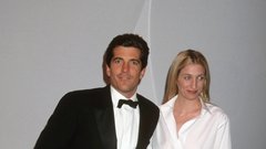 Najbolj šik par 90. let se vrača v seriji American Love Story: JFK Jr. in Carolyn Bessette-Kennedy
