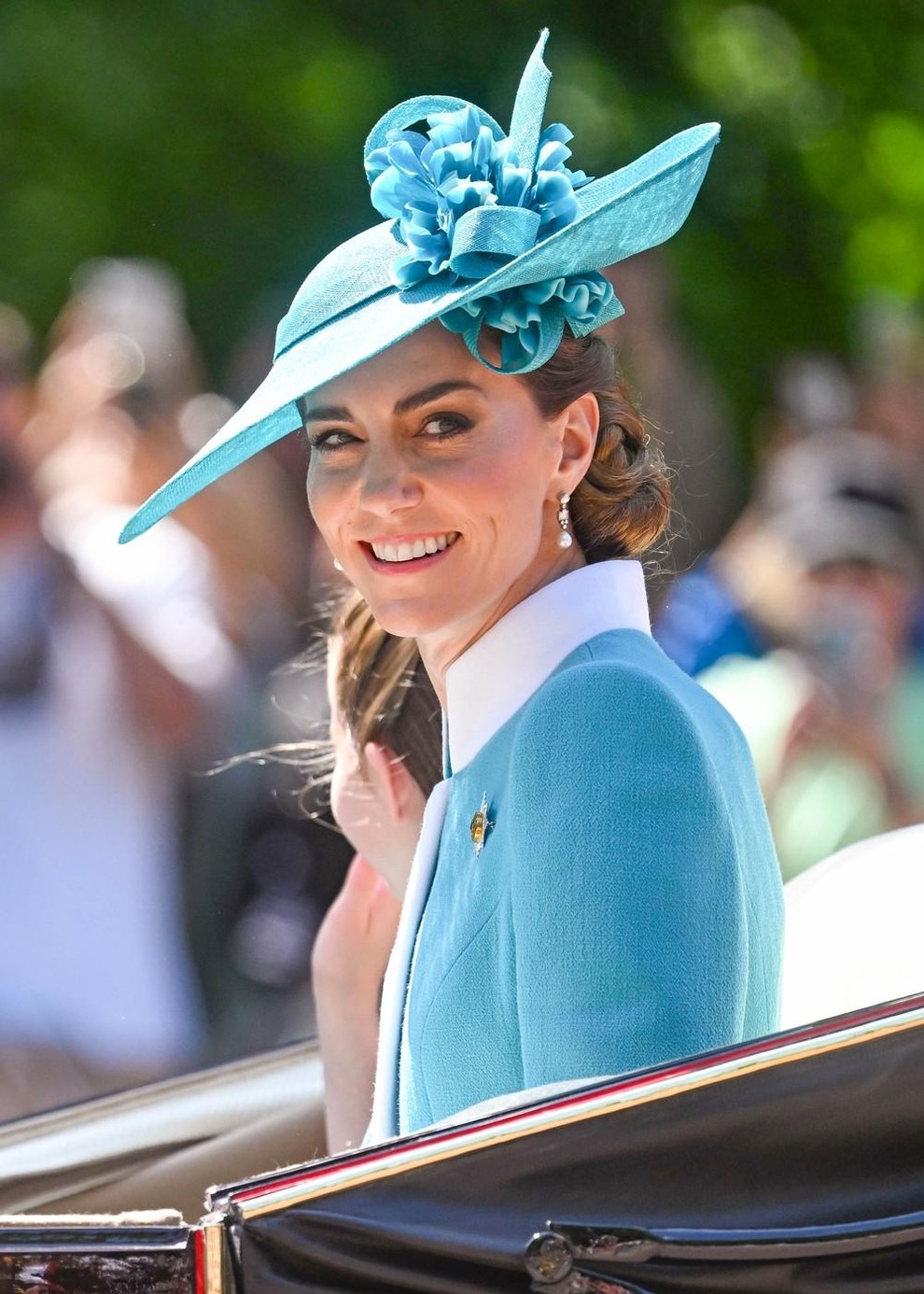 Valižanska princesa se je skupaj s svojo družino udeležila parade Trooping the Colour v središču Londona. Tokrat je nosila turkizen …