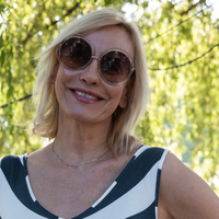 Petra Kerčmar slekla suknjič in navdušila v poletni obleki: razkrila skrivnost, kje jo je dobila (FOTO)