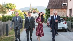 Tina Gaber poletna obleka Robert Golob