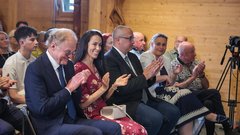 Tina Gaber poletna obleka Robert Golob