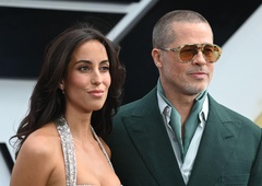 Brad Pitt in Ines de Ramon ujeta v nežnem, intimnem trenutku na premieri filma F1