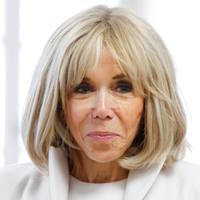 Čista desetka za videz Brigitte Macron: blestela v čudoviti zeleni obleki (FOTO)