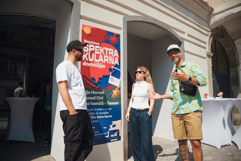 Le še nekaj dni imate, da v središču Maribora ujamete razstavo priznanih treh slovenskih umetnikov, o kateri šušlja vsa okolica!