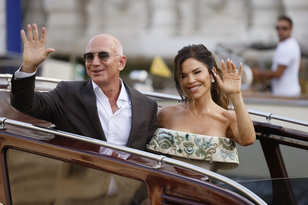 Jeff Bezos in Lauren Sánchez sta si 27. junija 2025 na otoku San Giorgio Maggiore v Benetkah obljubila večno zvestobo. …