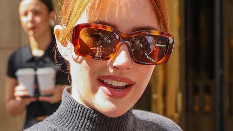 Nečakinja Julie Roberts ujeta v posebnem krilu, ki podaljša noge