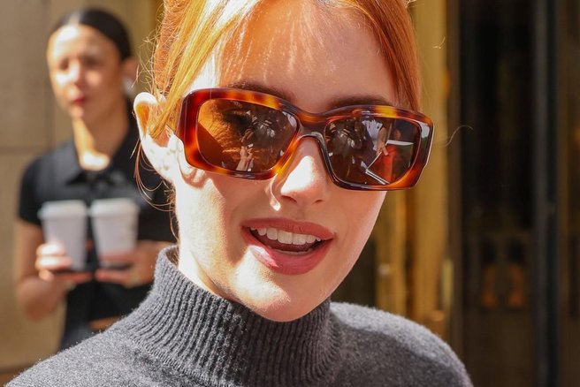 Nečakinja Julie Roberts ujeta v posebnem krilu, ki podaljša noge