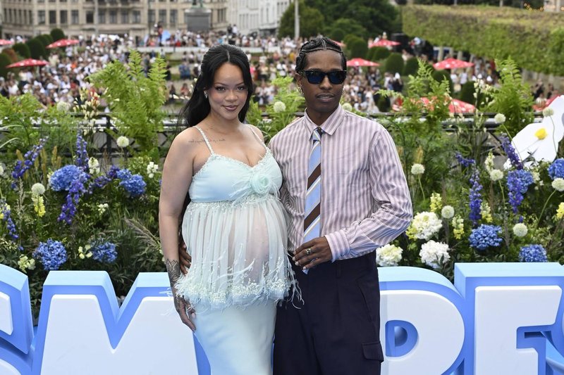 Rihanna pevka premiera Smrkci