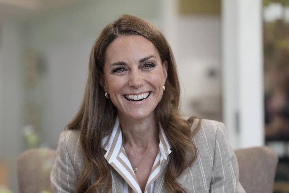 Kate Middleton simbolično oblekla suknjič, ki ga je nosila v ključnem obdobju svojega zdravljenja