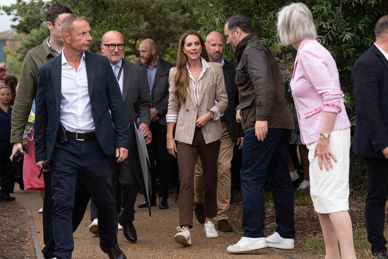 Kate Middleton simbolično oblekla suknjič, ki ga je nosila v ključnem obdobju svojega zdravljenja
