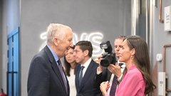 kraljica Letizia Ortiz čevlji rožnata obleka