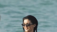 Kylie Jenner bele kopalke bikini