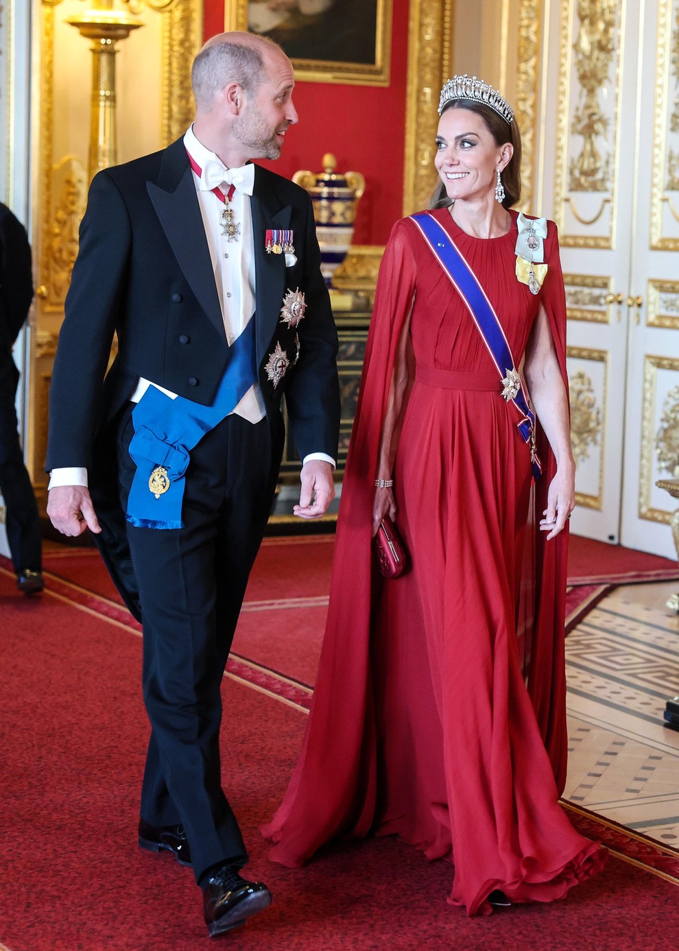 Kate Middleton, zdaj princesa Walesa, je na večerji v Buckinghamski palači znova oživila spomin na svojo pokojno taščo. V kombinaciji …