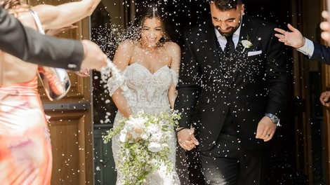 Zakaj se na poroki v mladoporočenca meče riž? Pravi razlog ni to, kar ste mislili