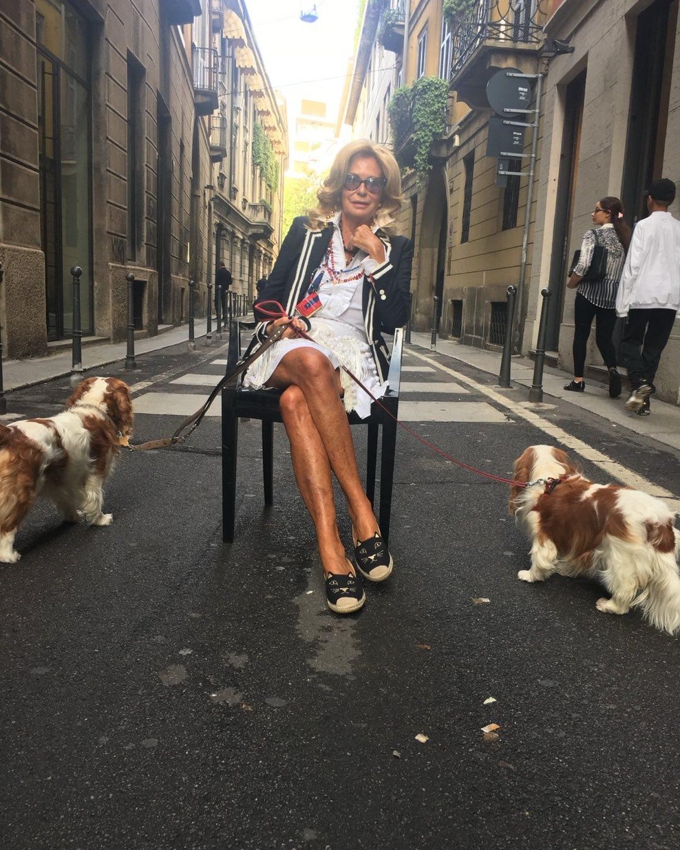 Stara je 73 let in je pravi modni navdih: to so njena pravila za brezčasno eleganco v zrelih letih (foto: Instagram/@rossellajardini_)